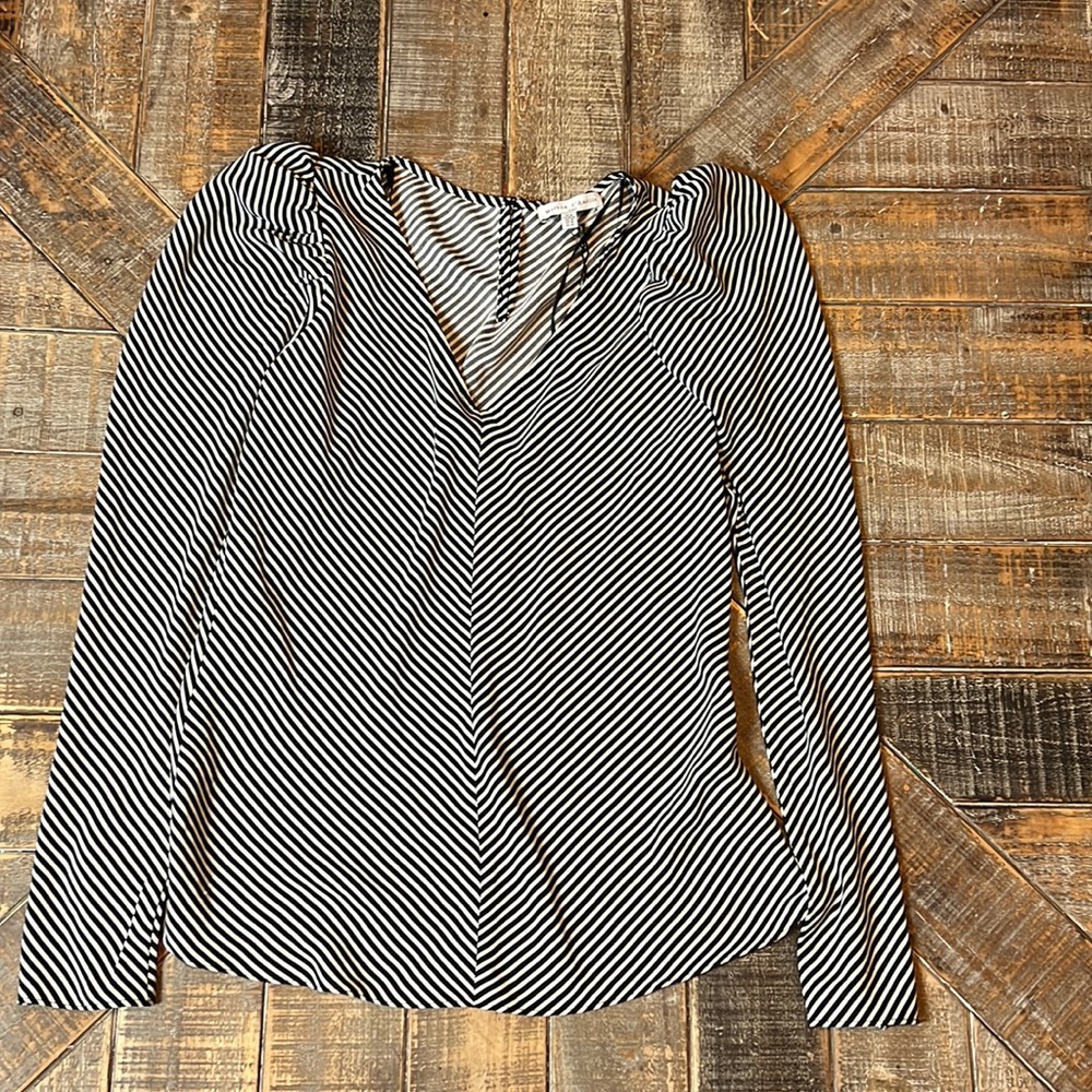 Madison d’Amelie Paris NWOT striped long sleeve top. Size medium.